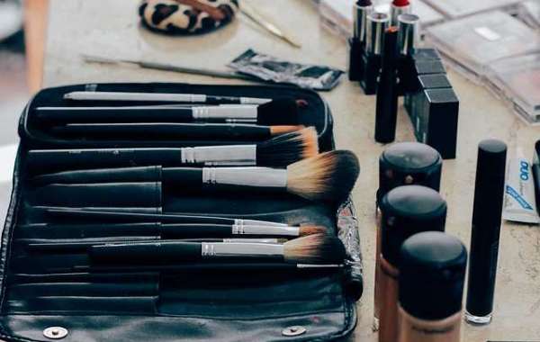 5 essentials for a home makeup kit