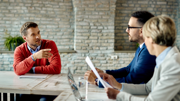 How to Hire A Real Estate Virtual Assistant for Your Business | Property M.O.B.