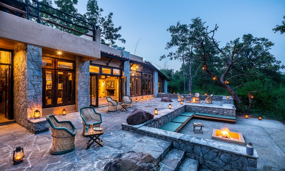 Luxury and Nature Combined: Best Places to Stay in Kanha for Nature Lovers – Kanha Earth Lodge
