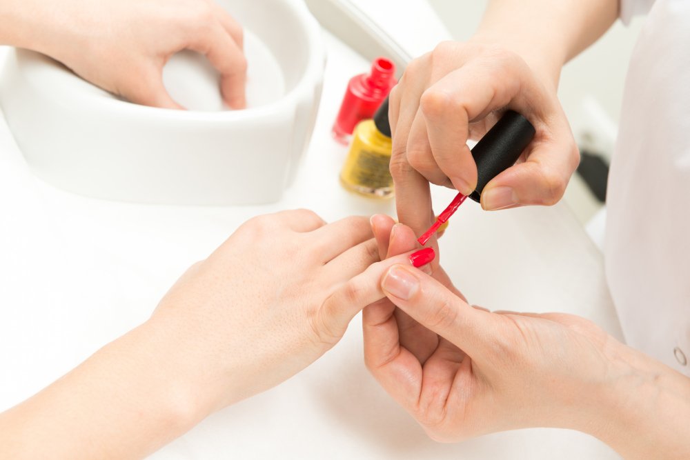 Manicura y pedicura de lujo en Andorra: Tendencias de belleza exclusivas que te encantarán